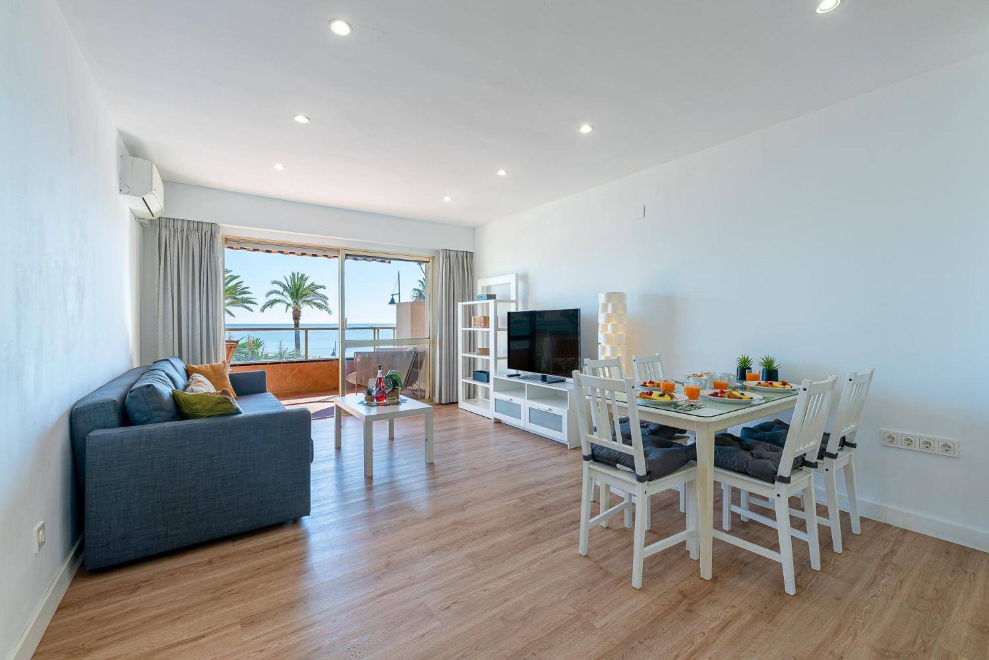 797 Holiday Rentals - Moderno Piso En Primera Linea De Playa Torremolinos Eksteriør billede