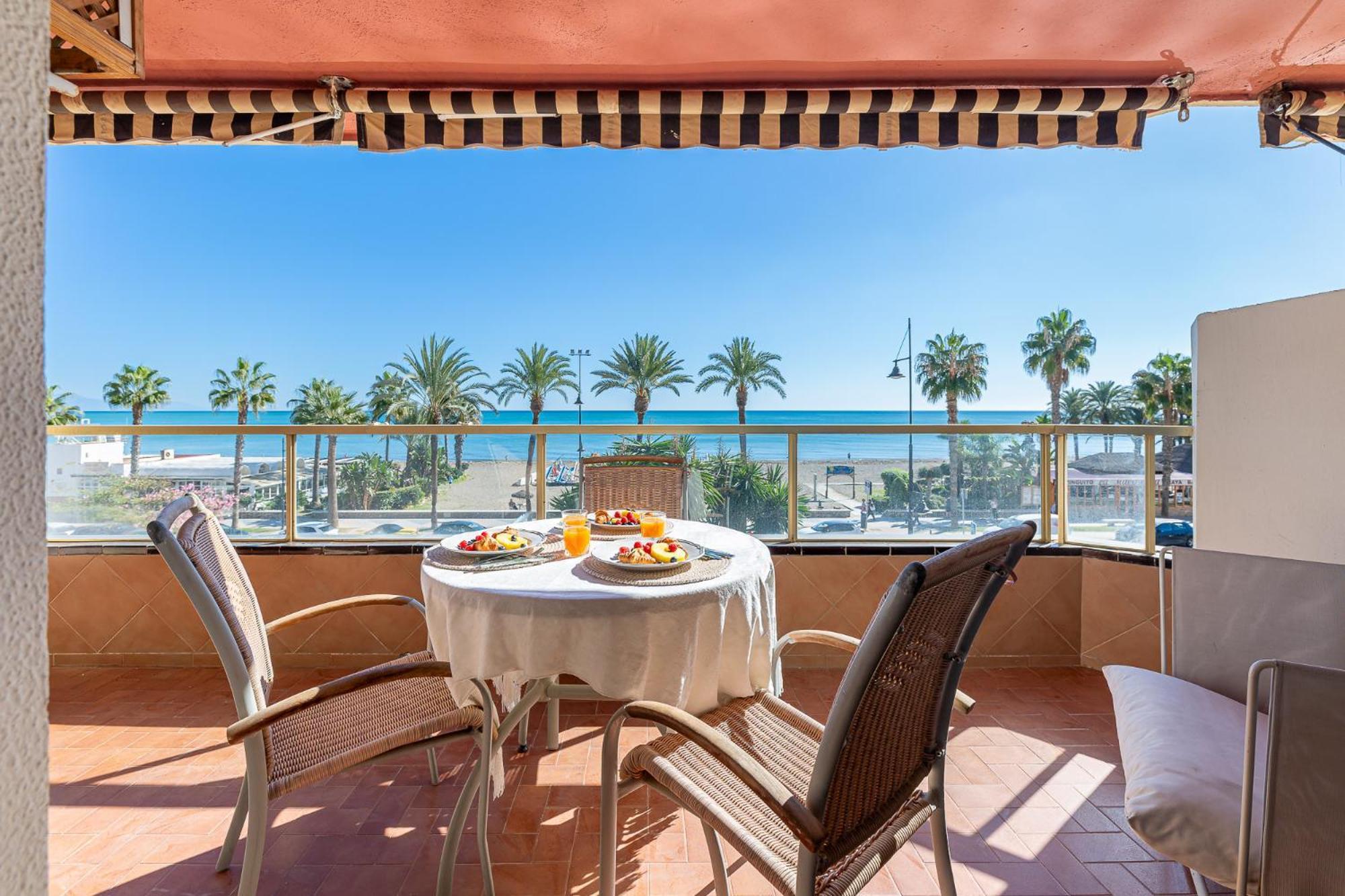 797 Holiday Rentals - Moderno Piso En Primera Linea De Playa Torremolinos Eksteriør billede