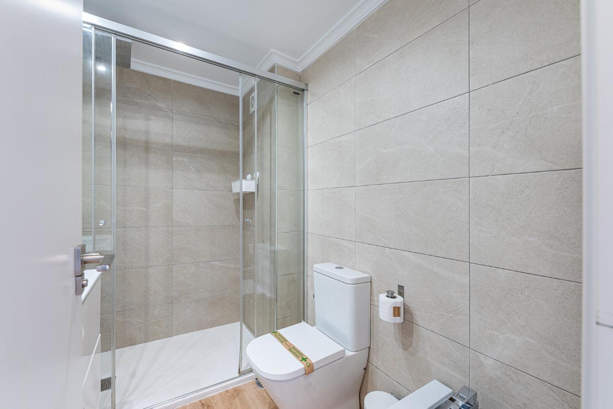 797 Holiday Rentals - Moderno Piso En Primera Linea De Playa Torremolinos Eksteriør billede