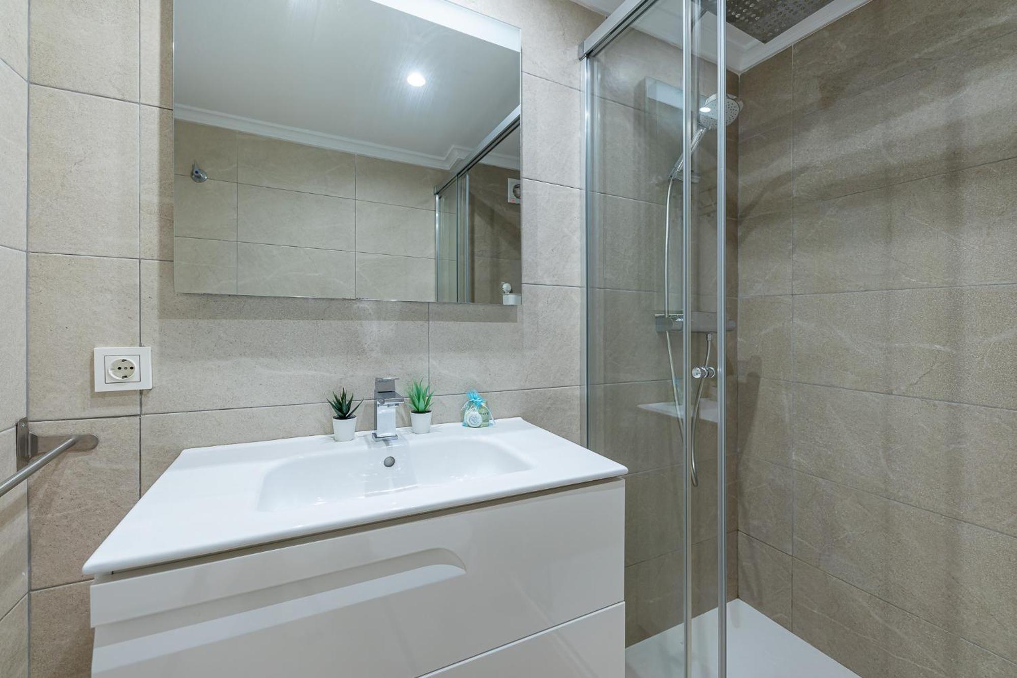 797 Holiday Rentals - Moderno Piso En Primera Linea De Playa Torremolinos Eksteriør billede