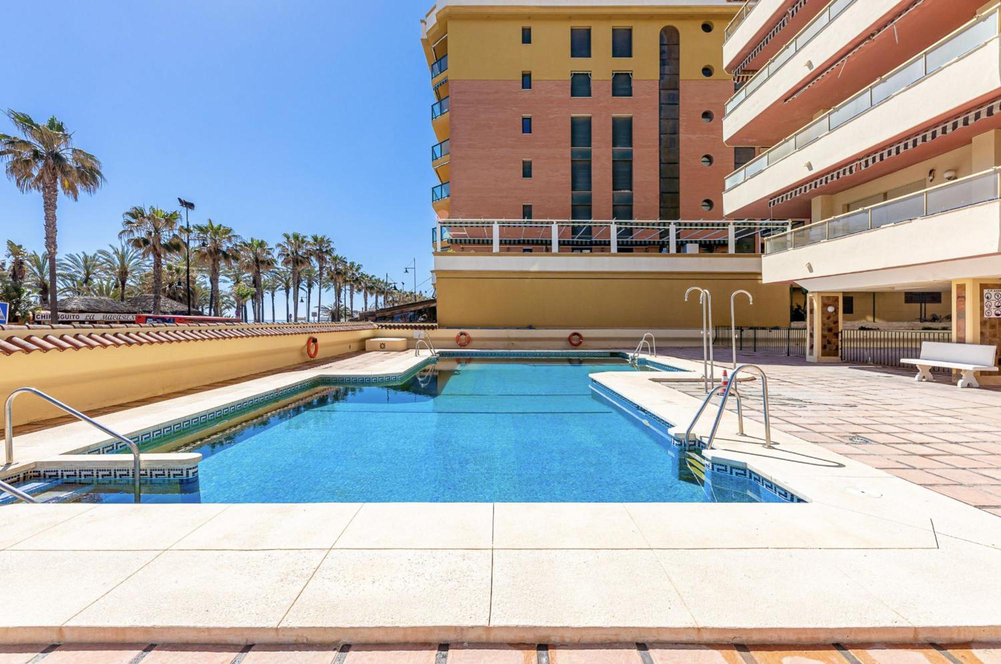 797 Holiday Rentals - Moderno Piso En Primera Linea De Playa Torremolinos Eksteriør billede
