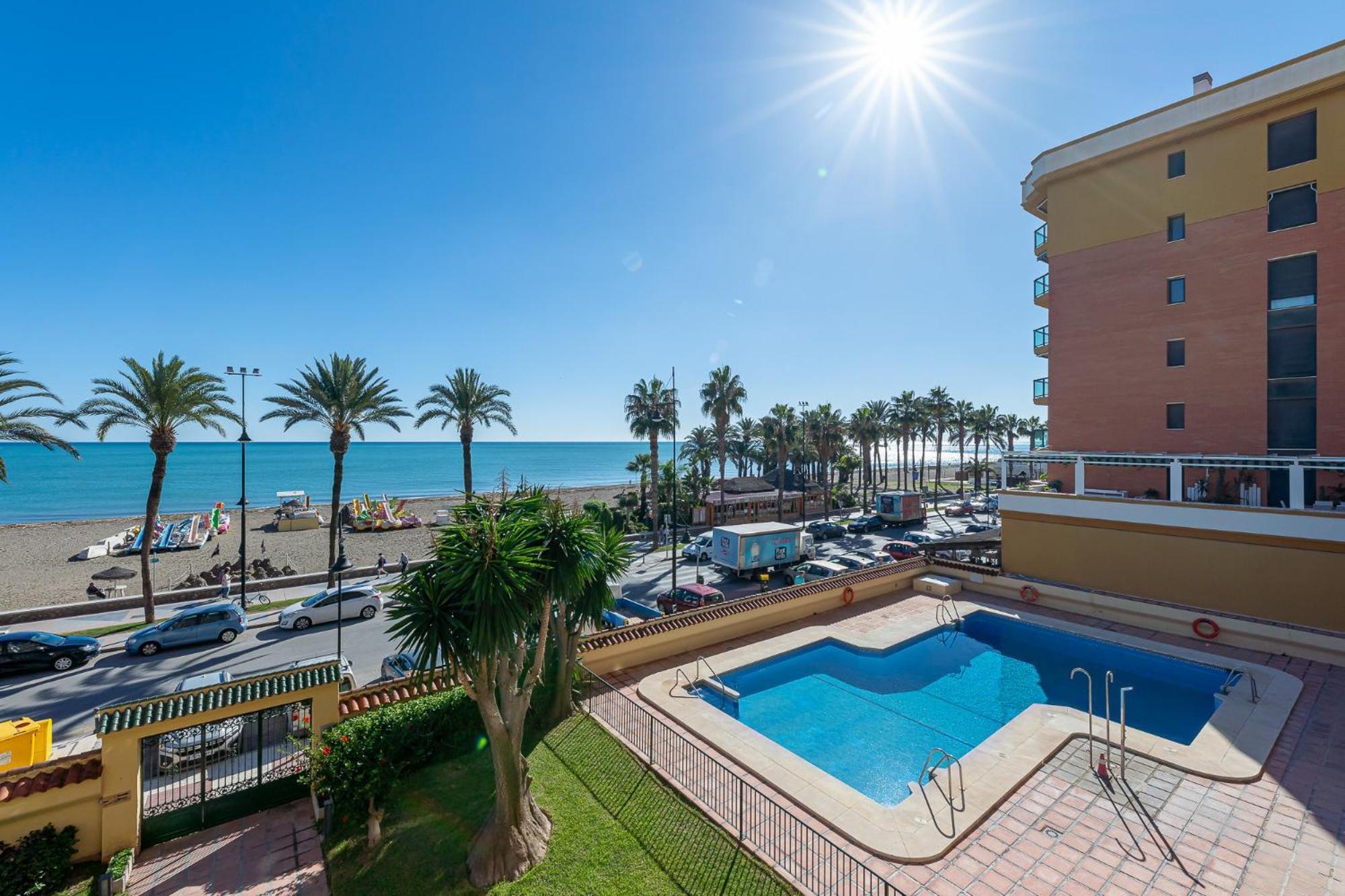 797 Holiday Rentals - Moderno Piso En Primera Linea De Playa Torremolinos Eksteriør billede