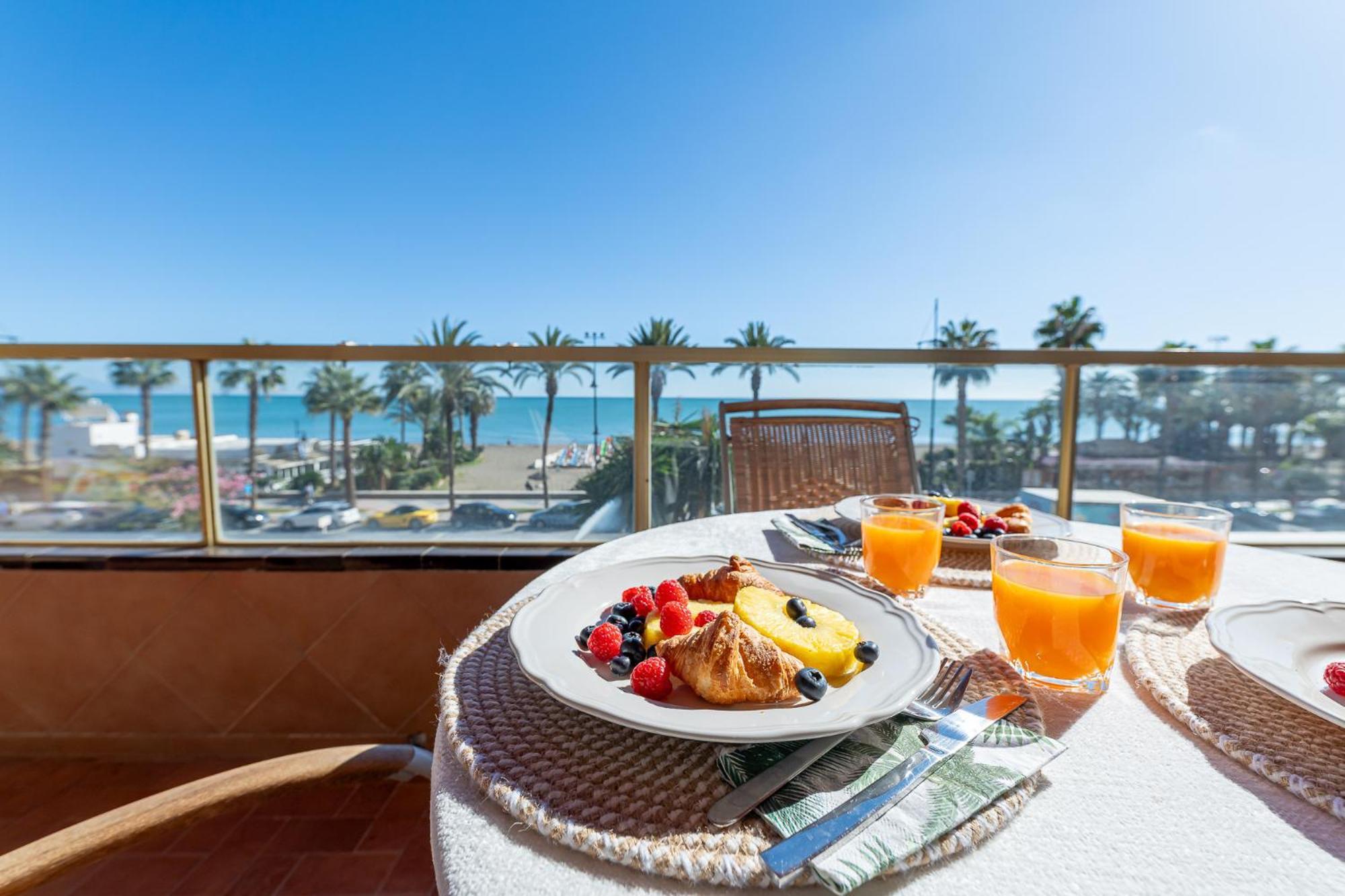 797 Holiday Rentals - Moderno Piso En Primera Linea De Playa Torremolinos Eksteriør billede