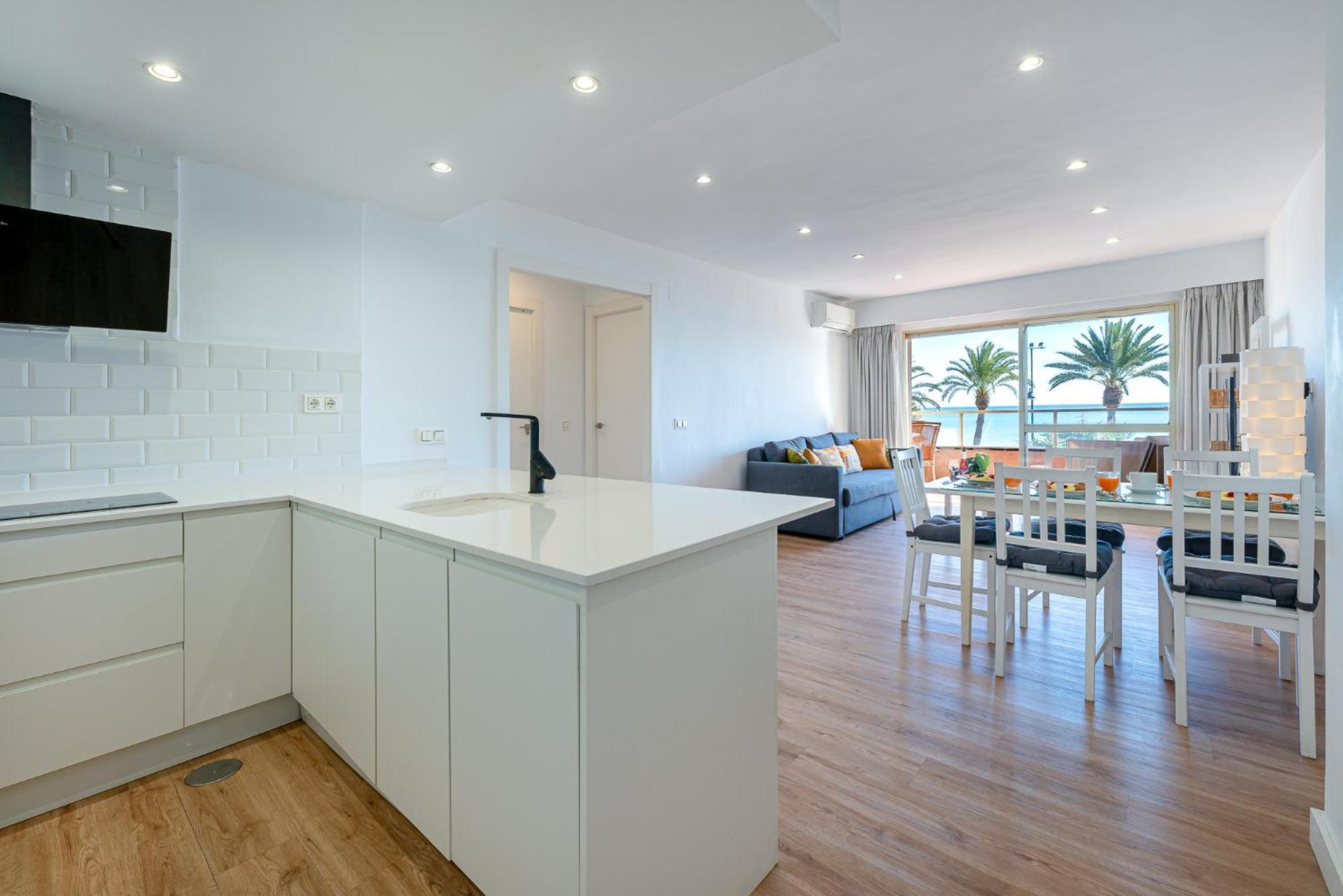 797 Holiday Rentals - Moderno Piso En Primera Linea De Playa Torremolinos Eksteriør billede