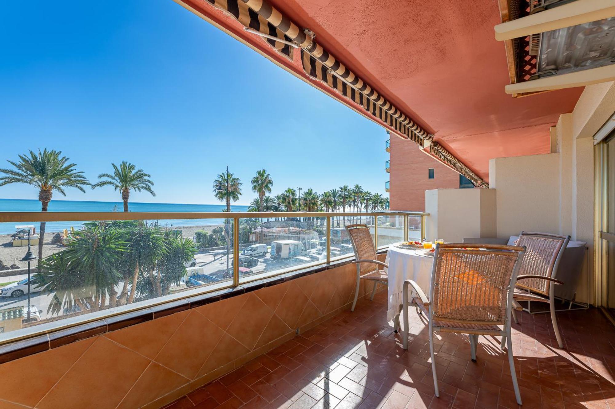 797 Holiday Rentals - Moderno Piso En Primera Linea De Playa Torremolinos Eksteriør billede