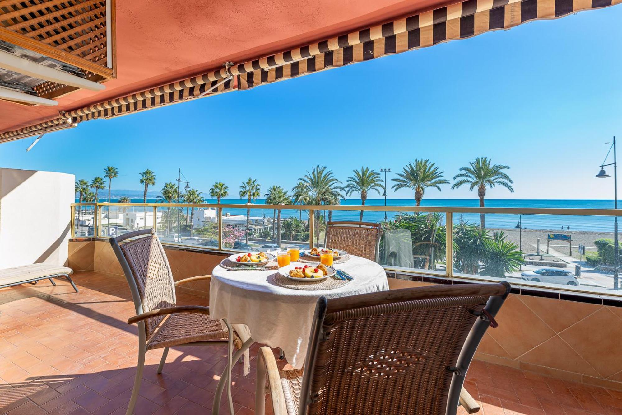 797 Holiday Rentals - Moderno Piso En Primera Linea De Playa Torremolinos Eksteriør billede